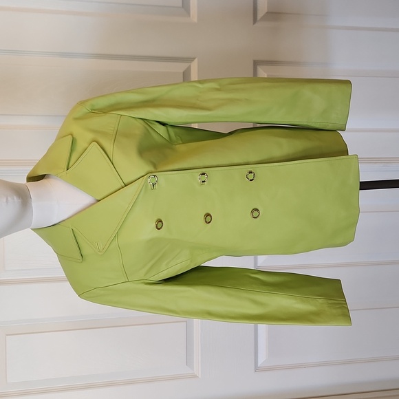 St John 100% Leather Blazer in a beautiful vibrant green. - Picture 2 of 12